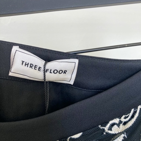 Black Lace Asymmetric Skirt - Picture 3 of 4